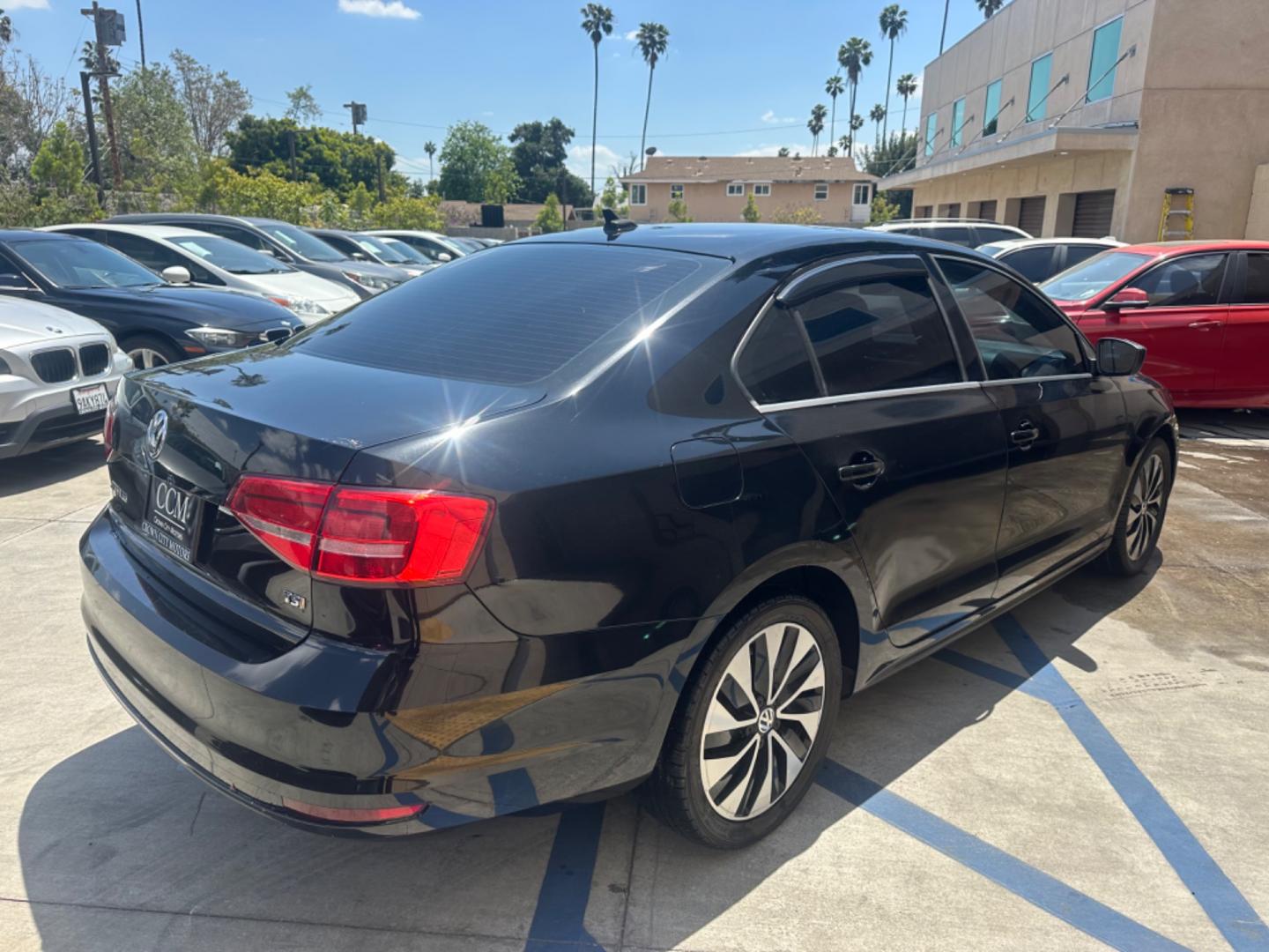 2015 Black /Black Volkswagen Jetta SE 5M (3VWD17AJ4FM) with an 1.8L L4 DOHC 20V engine, Automatic transmission, located at 30 S. Berkeley Avenue, Pasadena, CA, 91107, (626) 248-7567, 34.145447, -118.109398 - Black on Black! Premium Wheels! The 2015 Volkswagen Jetta SE encapsulates the ideal blend of contemporary design, advanced features, and the reliable performance Volkswagen is renowned for. Its sleek contours and sophisticated aesthetics reflect urban sensibilities, making it perfect for city drive - Photo#4